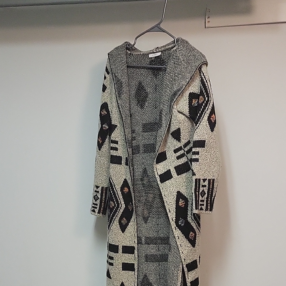 Geometric Patterned Hooded Cardigan - Picture 4 of 9